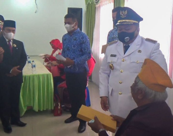 Rayakan HUT RI ke-76, Bupati Tapsel Beri Tali Asih Ke Veteran