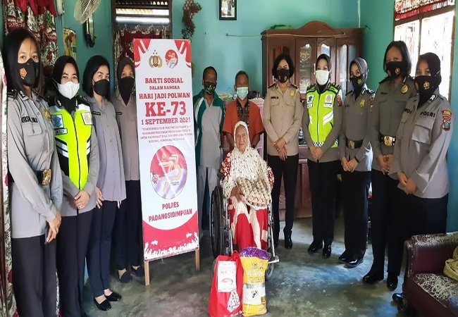 Sambut HUT Polwan Ke-73, Polres Psp Bagikan Bansos Ke Warga
