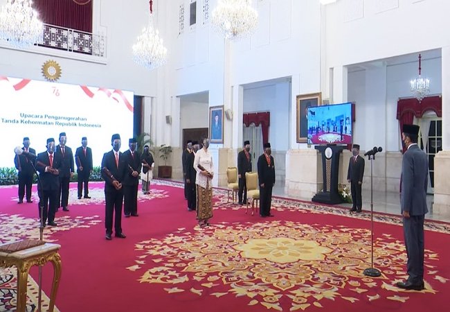 Presiden Anugerahkan Tanda Kehormatan Bagi 335 Tokoh