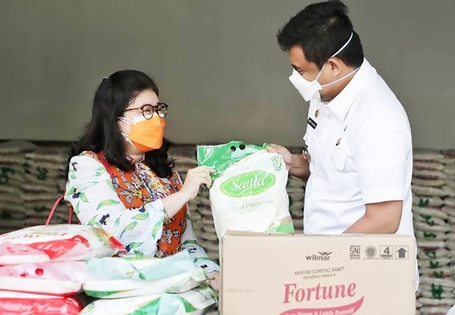 Wali Kota Medan Terima CSR Sembako