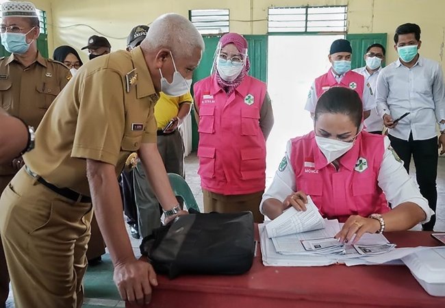 Bupati Asahan Tinjau Pelaksanaan Vaksinasi di PTPN IV Kebun Pulo Raja