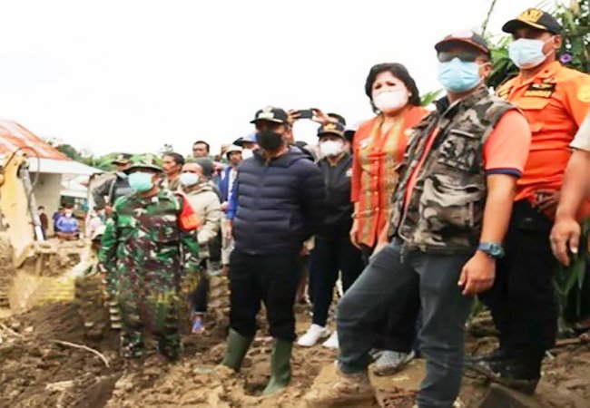 Bupati Karo Tinjau Bencana Tanah Longsor di Desa Lau Bawang