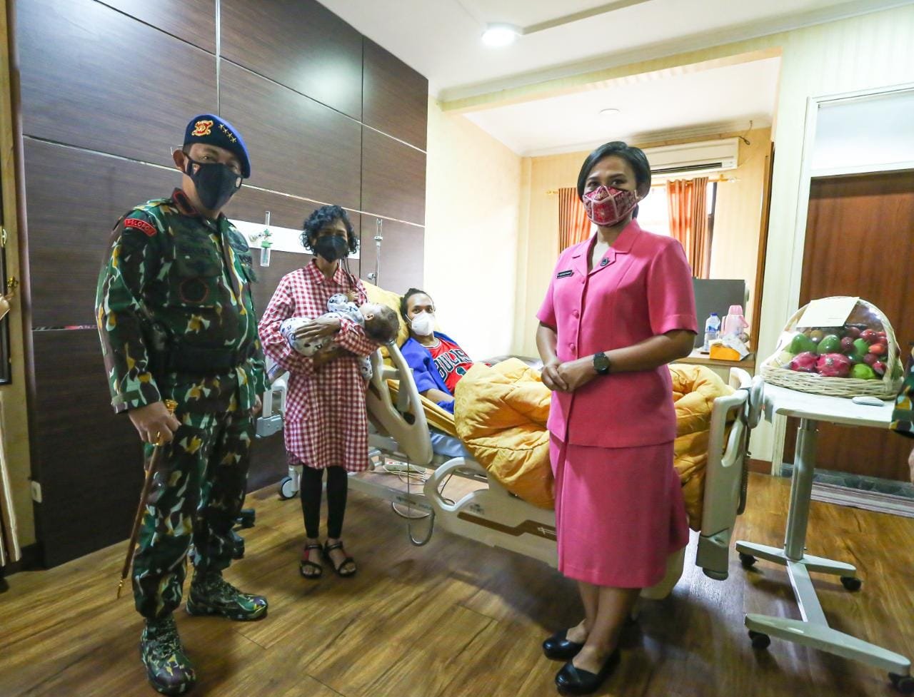 HUT Brimob ke-76, Kapolri Jenguk Anggota Tertembak Saat Tugas