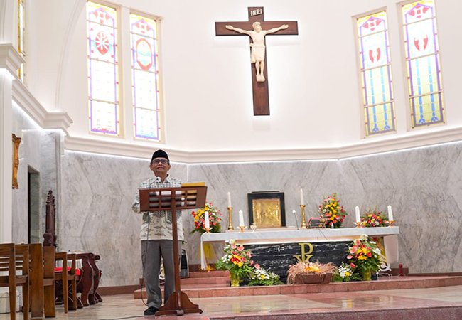 Tinjau Natal, Mahfud MD Sebut Semua Umat Beragama Dapat Perlindungan Sama