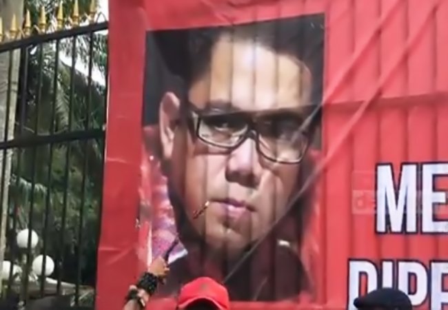 Geruduk DPR, Ratusan Warga Sunda Tuntut Arteria Dahlan Dipecat