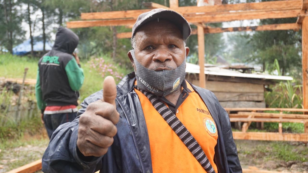 Dibuatkan Kandang Babi, Tokoh Agama Berterima Kasih ke Binmas Noken