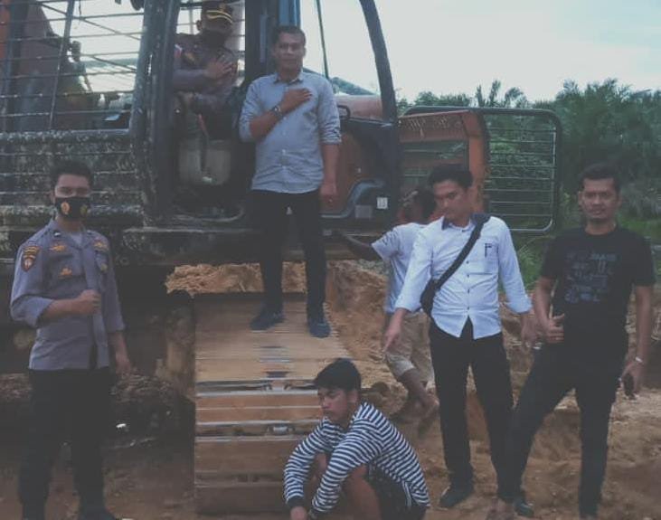 Polres Madina Amankan Dua Tersangka PETI dan Satu Alat Berat Exavator