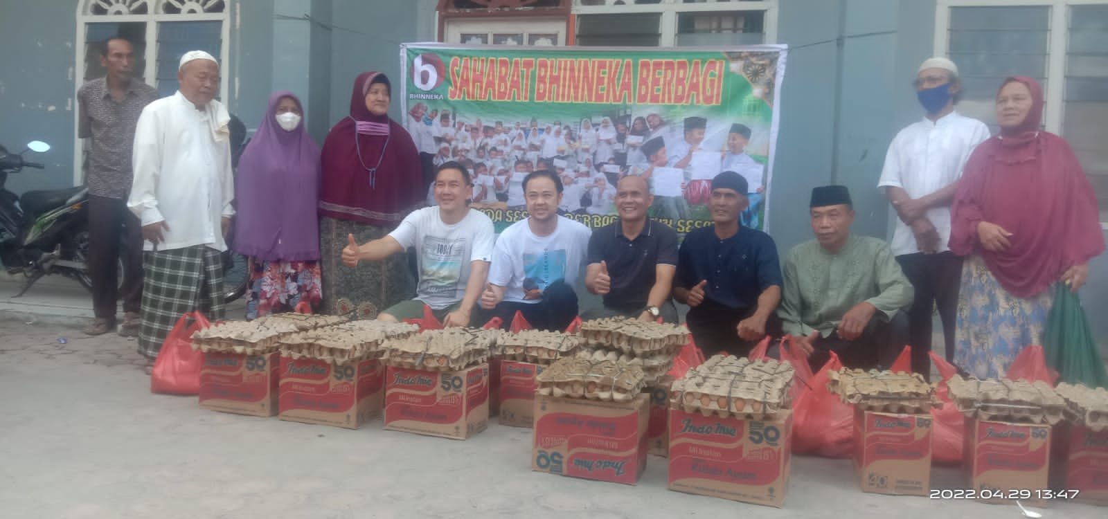 Melalui FJM Sahabat Bhinneka Berbagi Sembako ke Warga Kurang Mampu