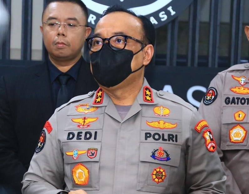 Naik Heli, Kapolri Tinjau Arus Mudik Tol Jakarta Cikampek