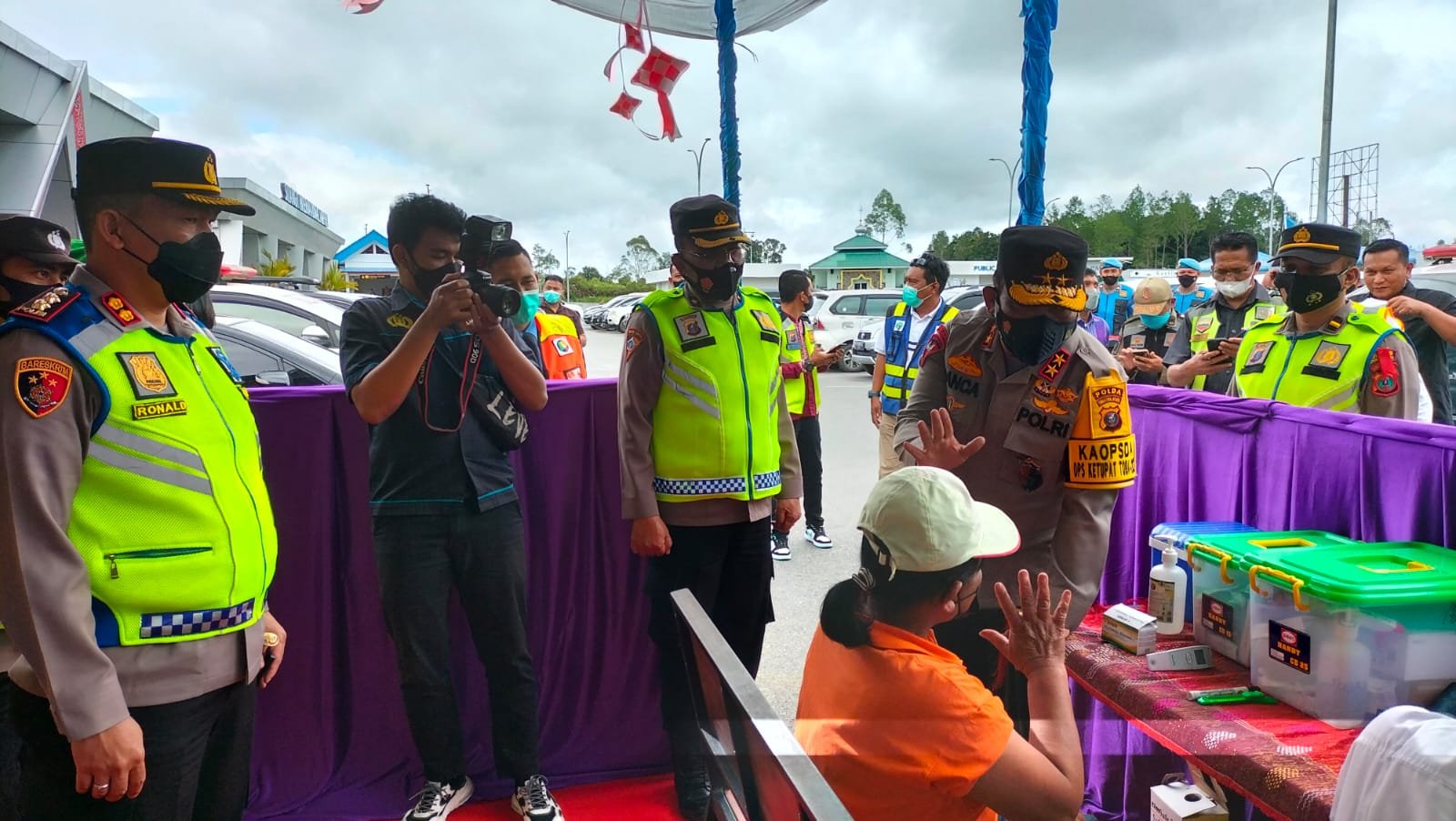 Kapolda Sumut Kunjungi Pos Terpadu Bandara Silangit