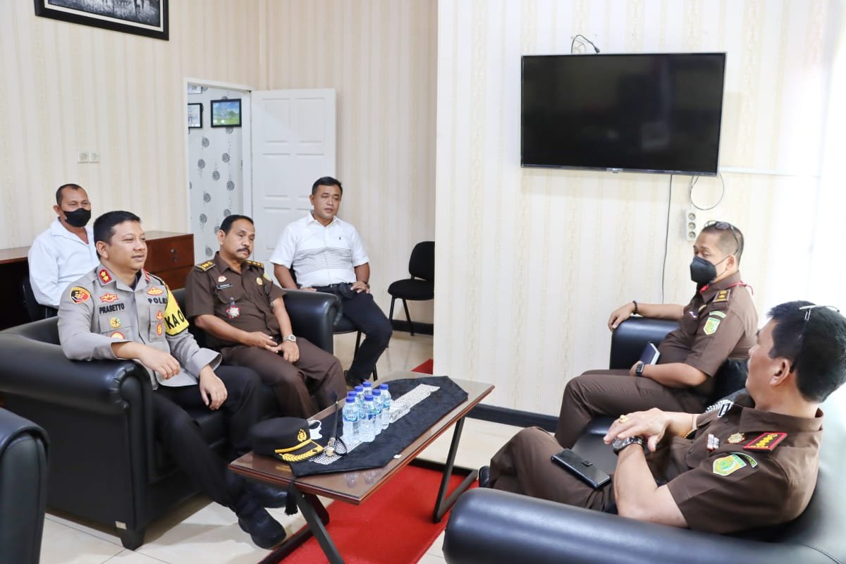 Kapolres Sidempuan Mendatangi Kantor Kejaksaan dan Pengadilan