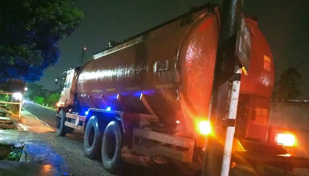 Sebuah Gudang Tanpa Merk Diduga Ilegal Buang Limbah Sembarangan