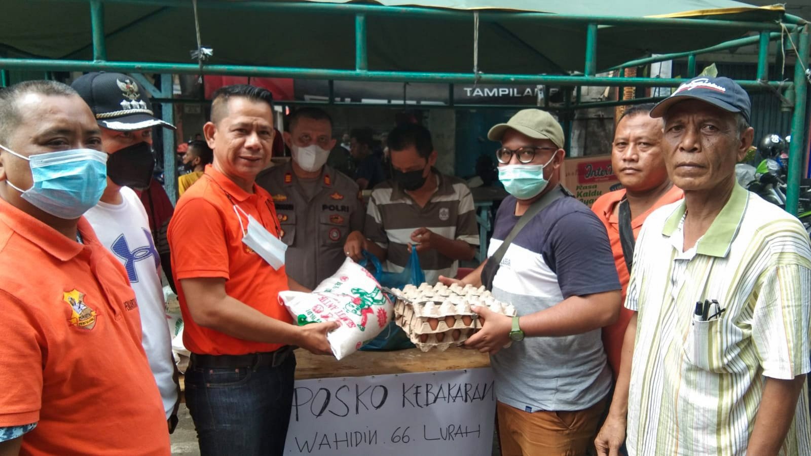 Ketua Pewarta Salurkan Bantuan Sembako pada Korban Kebakaran di Jalan Wahidin