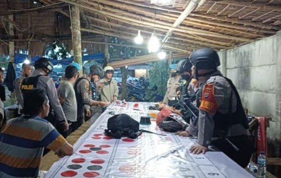 Polisi Grebek Judi Durin Simbelang Sempat Dihadang Warga, 9 Orang Diamankan