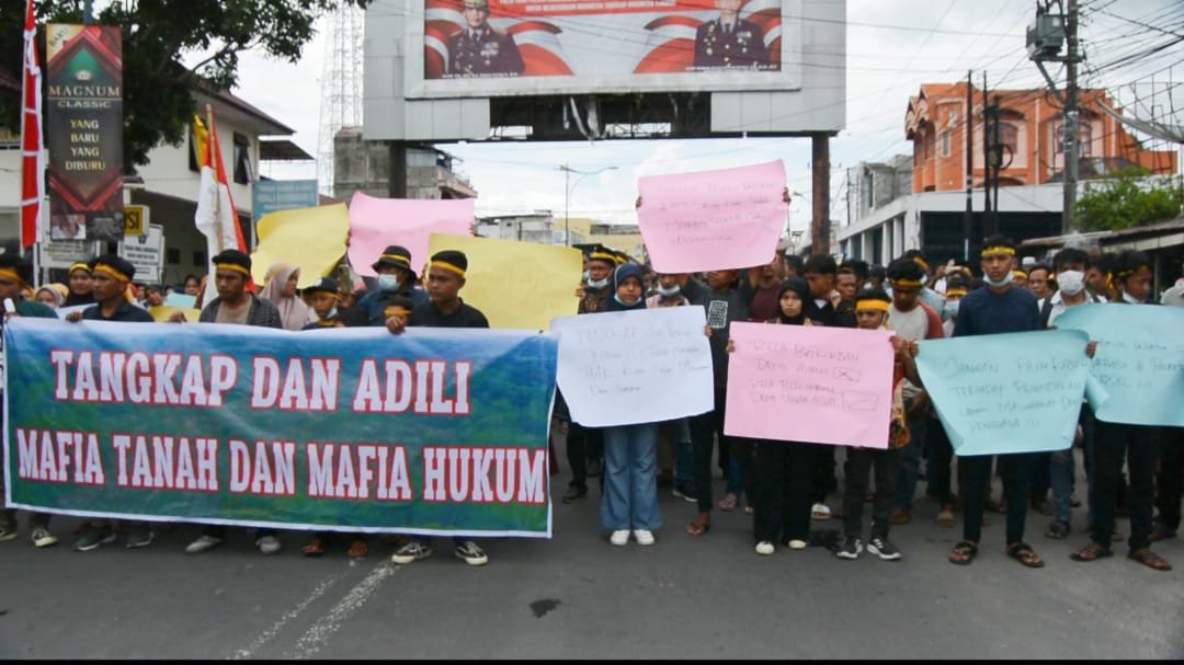 Dinilai Tidak Adil Tangani Kasus, Ratusan Warga Paluta Unjuk Rasa ke Polres Tapsel