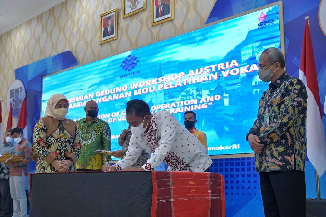 Bupati Sergai Tandatangani MoU Peningkatan Kualitas SDM 