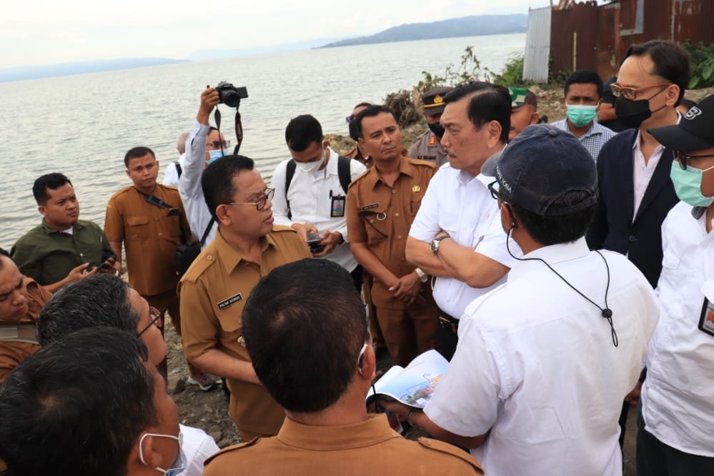 Di Toba, Luhut Panjaitan Tinjau Rencana Lokasi Boat Race F1-H20