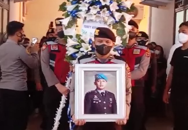 Jasad Brigadir J Dimakamkan Ulang dengan Upacara Kepolisian