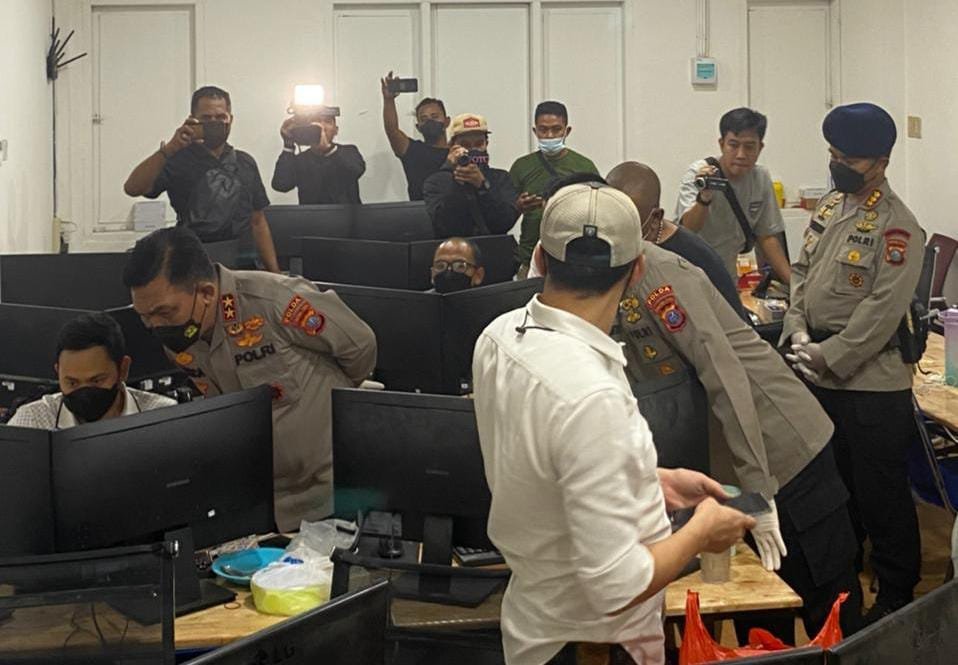 Kapolda Sumut Gerebek Judi Online di Perumahan Elit