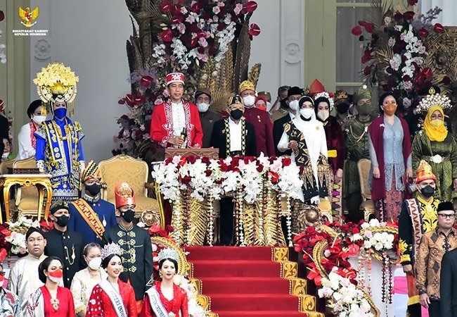 Kenakan Baju Adat Buton, Presiden Jokowi Pimpin Upacara HUT ke-77 Kemerdekaan RI