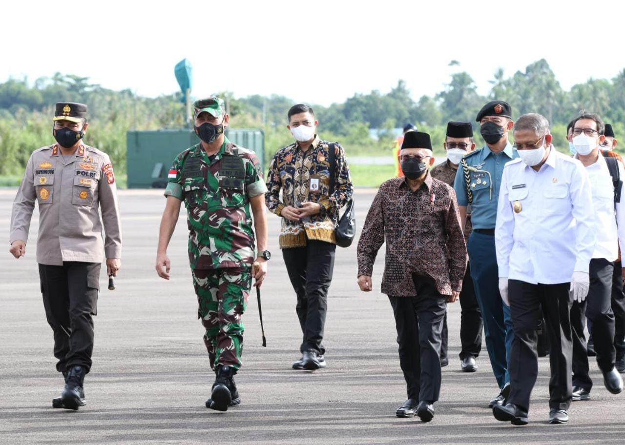 Pangdam dan Kapolda Sambut Wakil Presiden di Kalbar