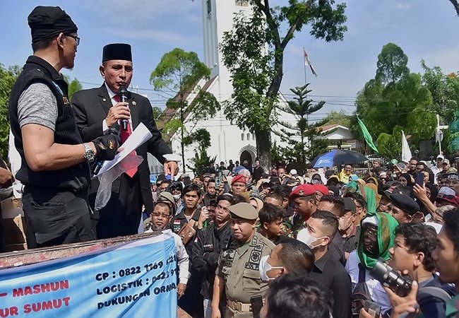 Aksi Tolak BBM, Massa Geruduk Kantor Gubsu