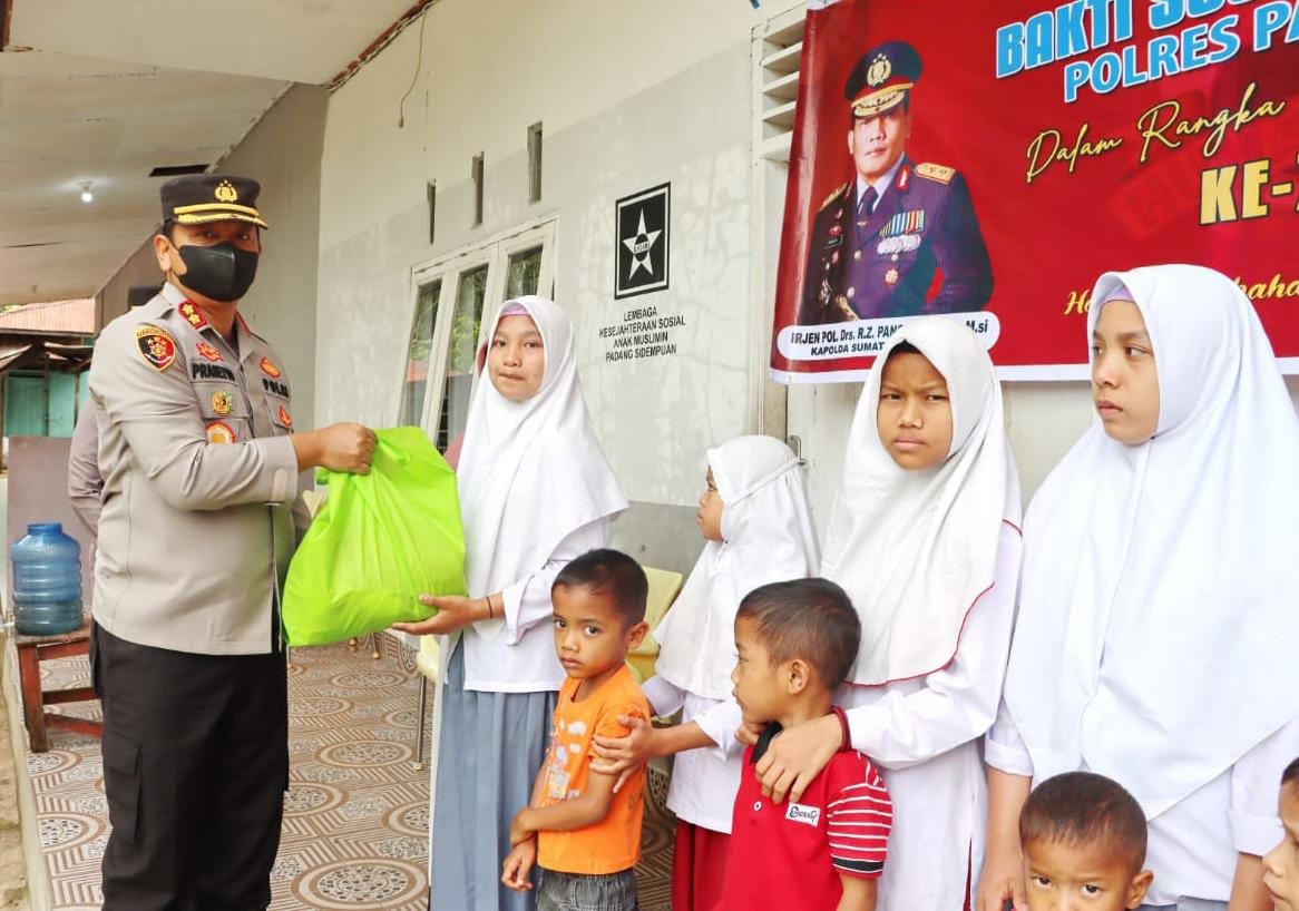 HUT Humas Polri ke-71, Polres Sidempuan Bagikan Bansos ke Panti Asuhan