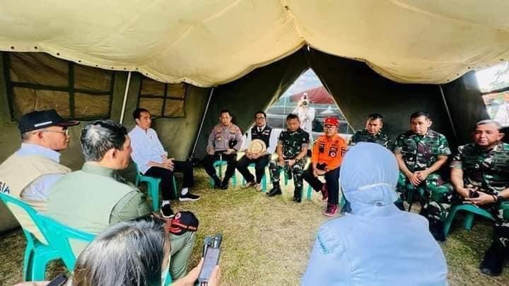 Presiden Tinjau Pengungsi Gempa Cianjur dan Gelar Rapat Terbatas
