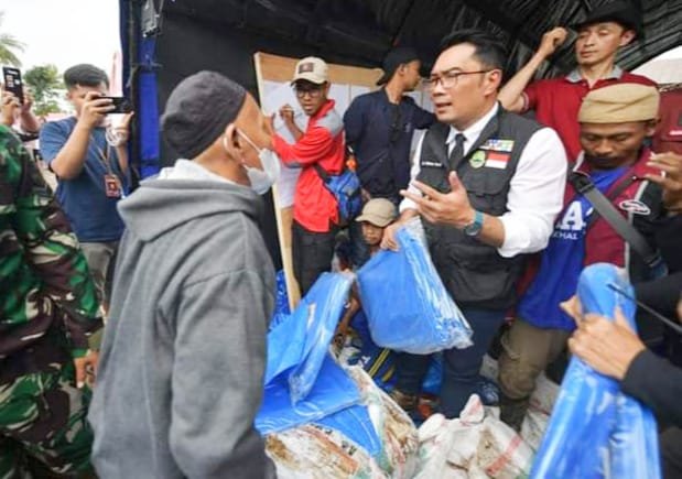 Ridwan Kamil Marah Stiker Gereja Dicopot di Tenda Pengungsian Cianjur