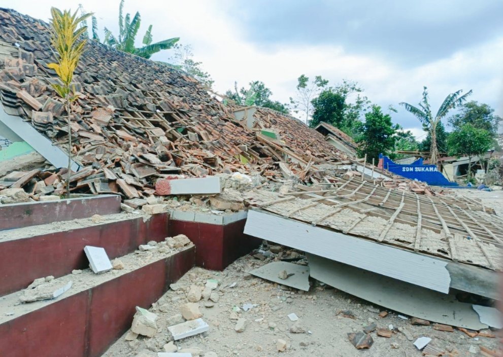 Gempa 5,6 M Landa Cianjur