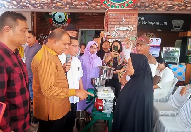 Pemkab Sergai Salurkan Bantuan kepada UMKM dan IKM