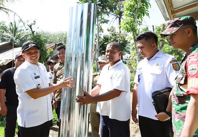 Tinjau Bencana Angin Puting Beliung, Wabup Sergai Serahkan Bantuan