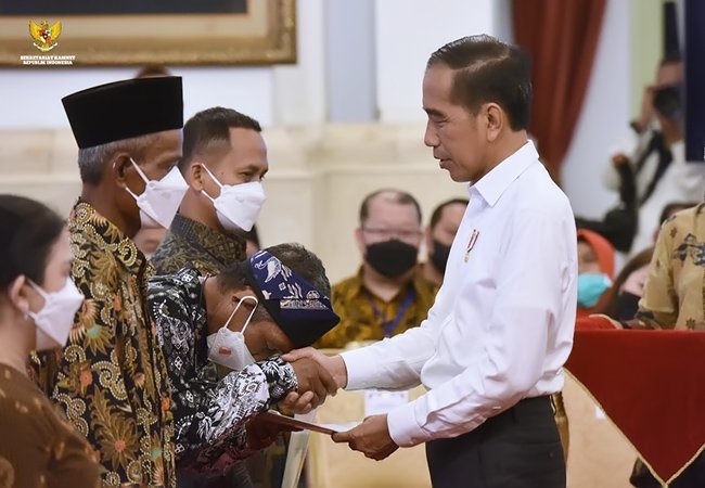 Presiden Serahkan 1,55 Juta Sertifikat Tanah