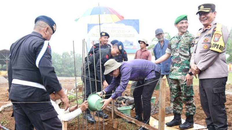 Letakan Batu Pertama Di Masjid Brimob, Pj Sekda: Jadi Bukti Pembangunan Pemkab Tapsel