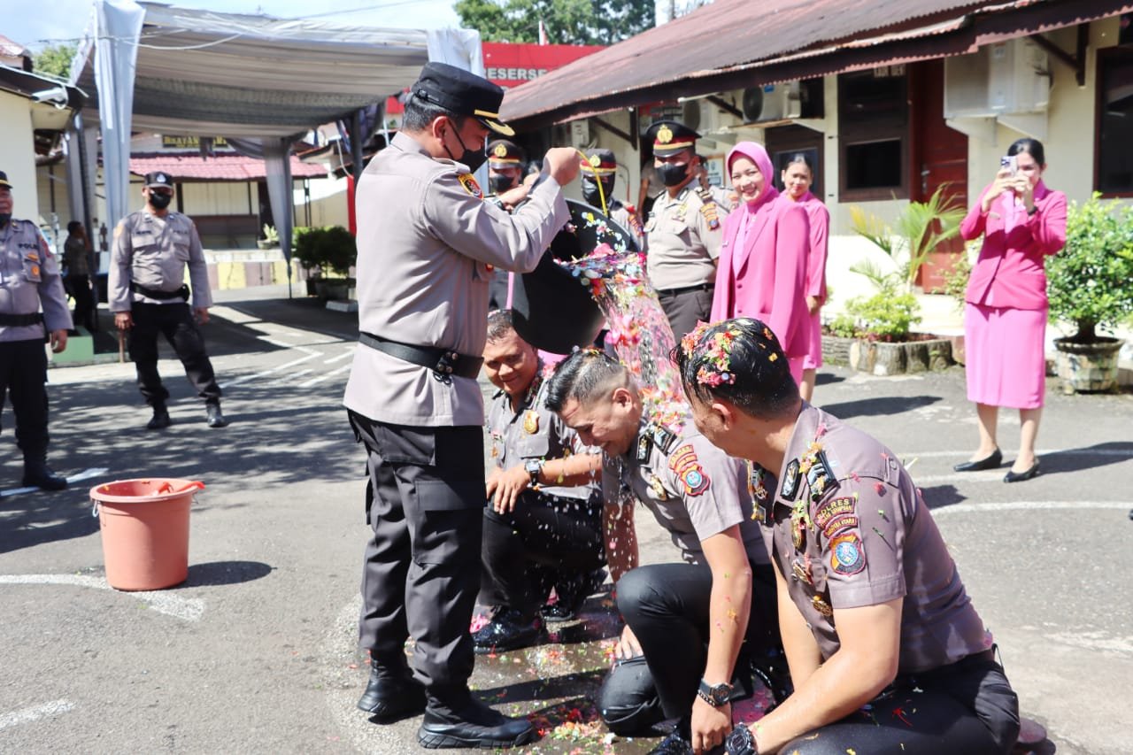 Di Akhir Tahun, 23 Personel Polres Sidempuan Terima Kenaikan Pangkat