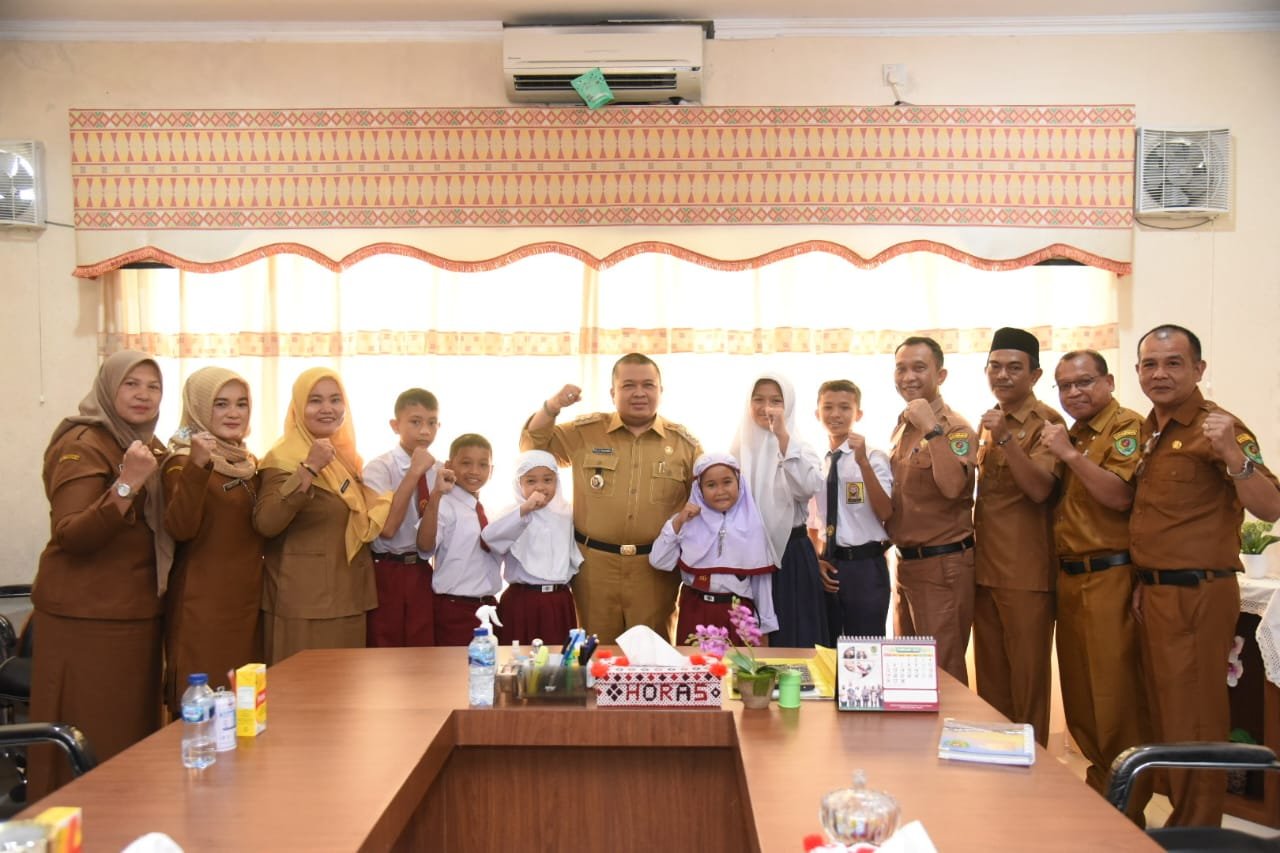 6 Siswa Ikuti FTBI Jakarta, Bupati Tapsel Apresiasi Dan Beri Janji