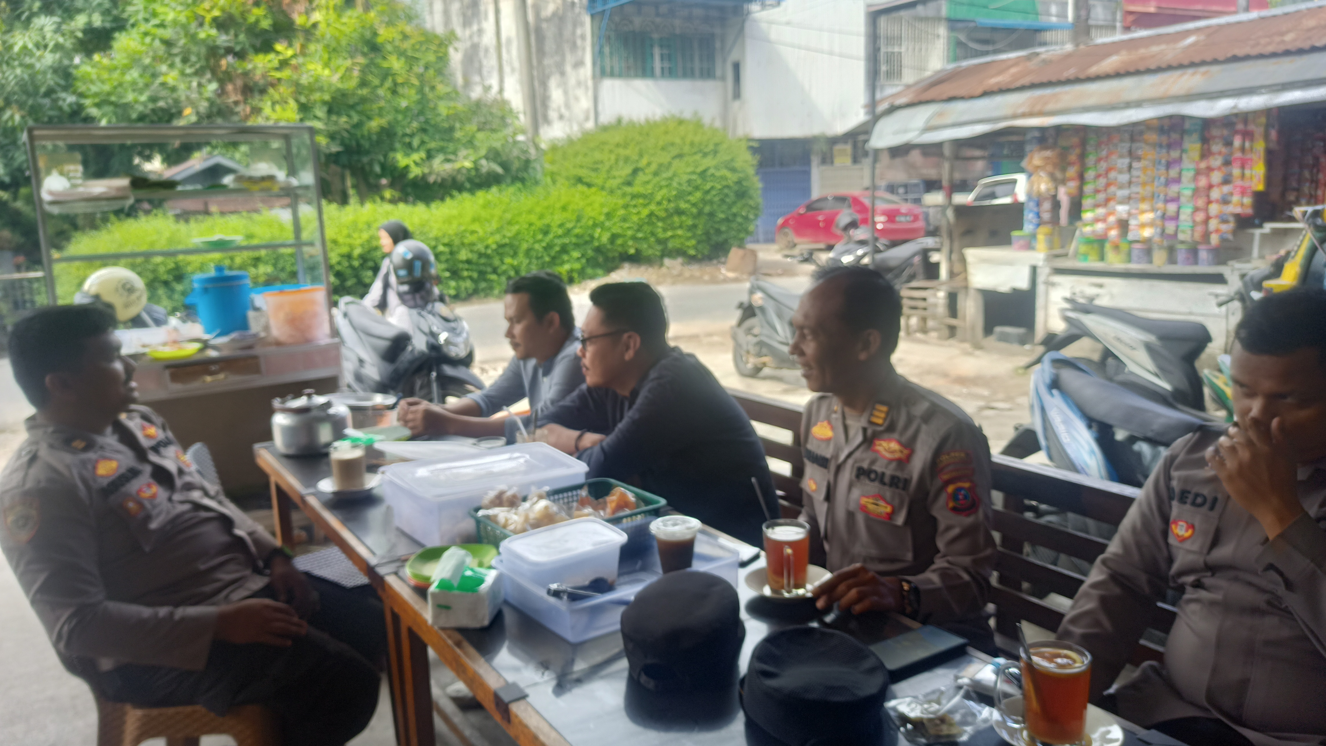 Sambangi Warkop Hijrah, AKP Suhairi Bersama IPTU Agus Berikan Pesan Khamtibmas