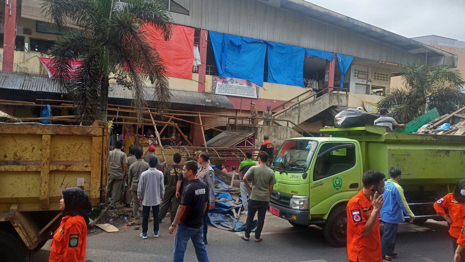 Tegakkan Perda, Pemko Sidempuan Kembali Bongkar Lapak PKL Sekitar Pasar Sagumpal Bonang