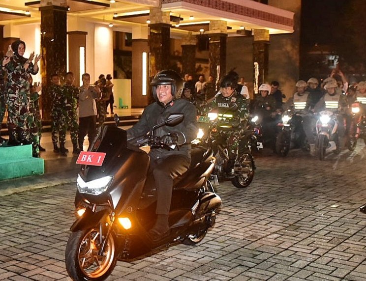 Pantau Kondisi Tahun Baru 2023, Gubsu Pakai Sepeda Motor Keliling Medan