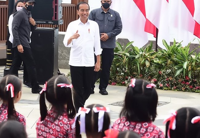 Kedatangan Presiden di Bunaken Disambut Lagu “Kota Manado yang Kucintai”