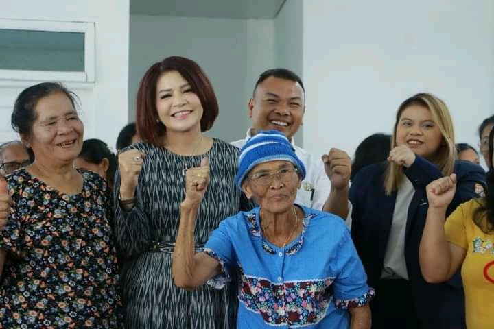 60 Petenun Silahisabungan Terima Bantuan Benang CSR dari Bank Sumut