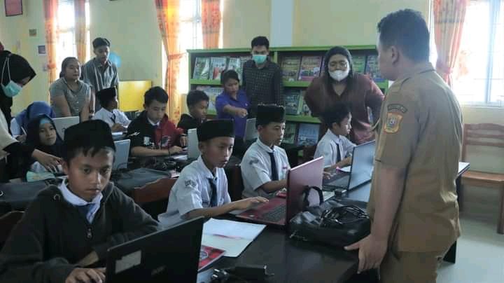 Dinas Perpustakaan Kearsipan Dairi Berikan Kursus Komputer Gratis untuk Siswa SMP
