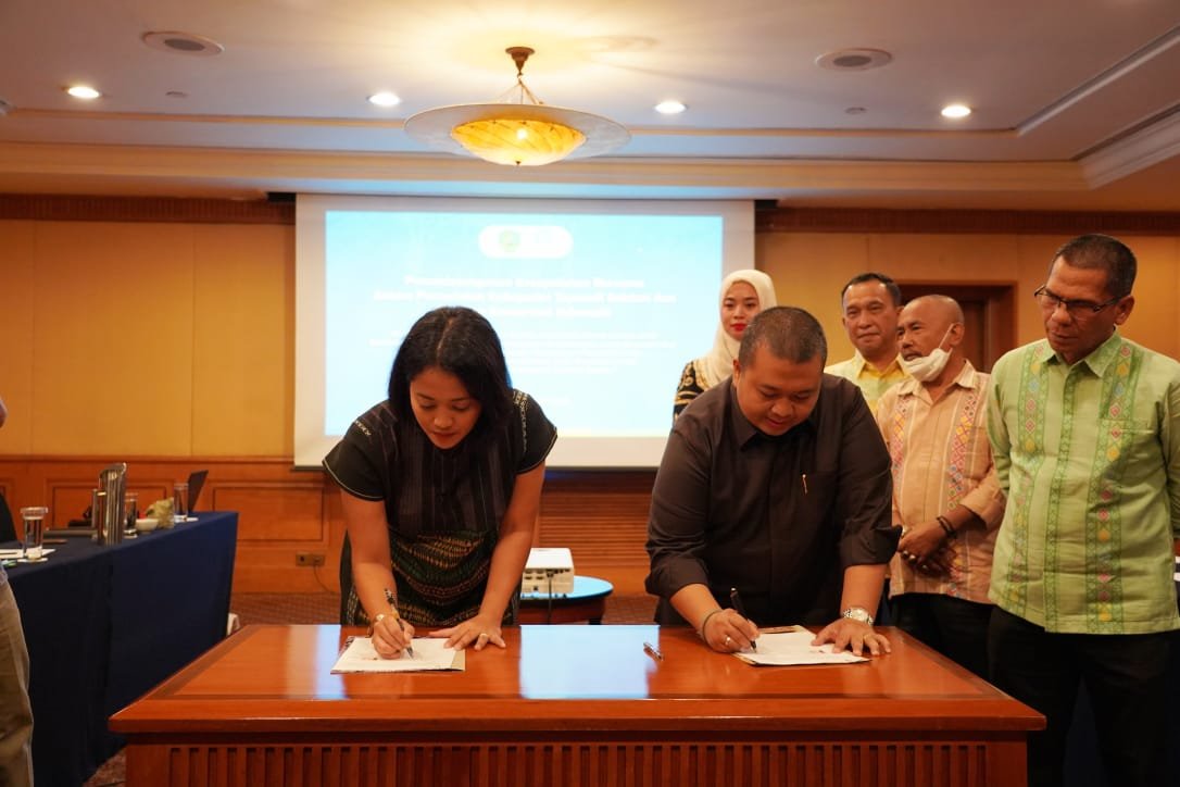 Kelolah SDA Berkelanjutan, Bupati Tapsel Teken MoU dengan YKCI