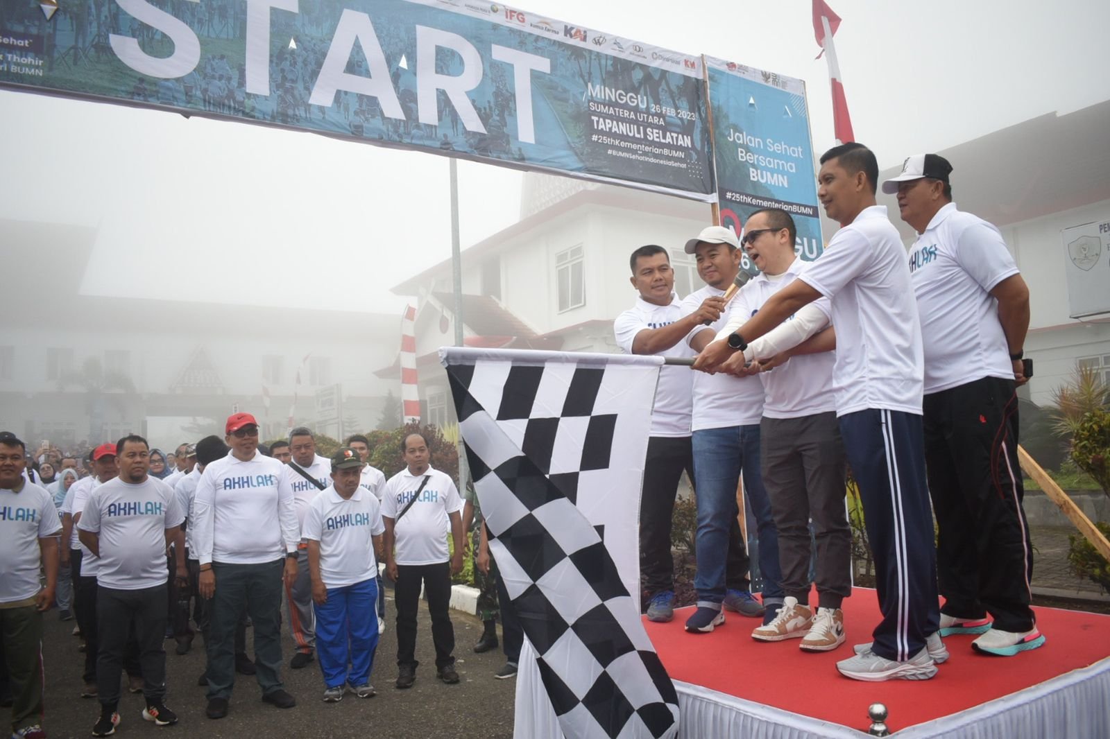 Pelepasan Jalan Sehat Bersama BUMN di Tapsel Diselimuti Kabut Tebal 