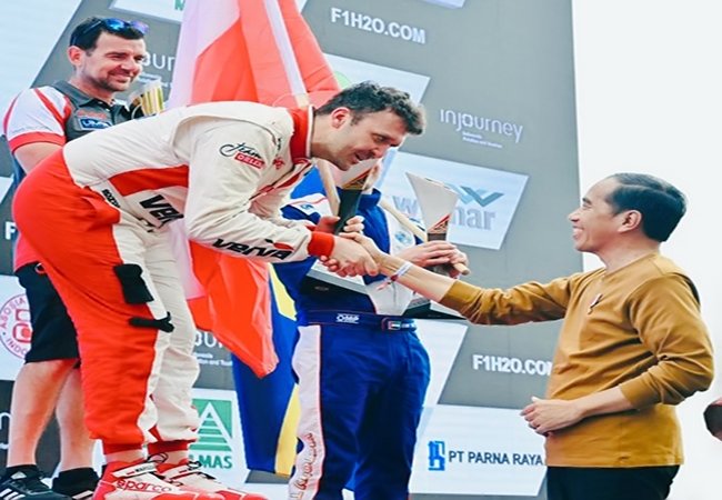 Singkirkan 19 Pembalap, Bartek Marszalek Juara F1 PowerBoat Lake Toba