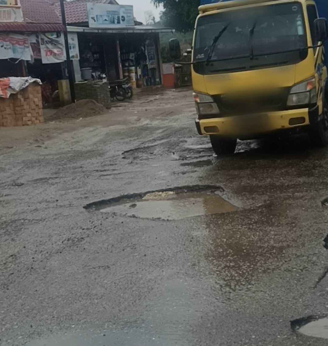 Warga Situmba Tapsel Keluhkan Jalan Lintas Provinsi, 
