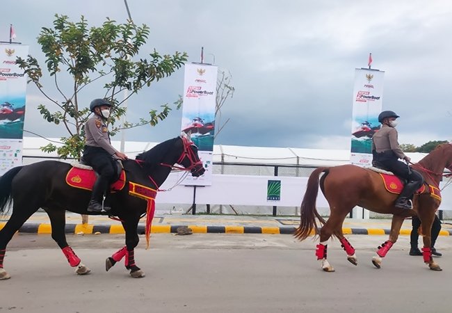 Amankan F1 Power Boat Danau Toba, Polisi Berkuda Diturunkan