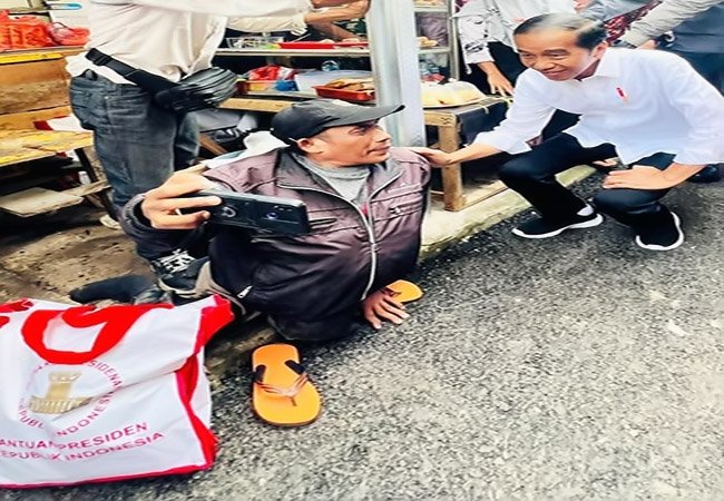 Berikut Keseruan Saat Presiden Jokowi Ajak Pemred Blusukan Pasar di Medan