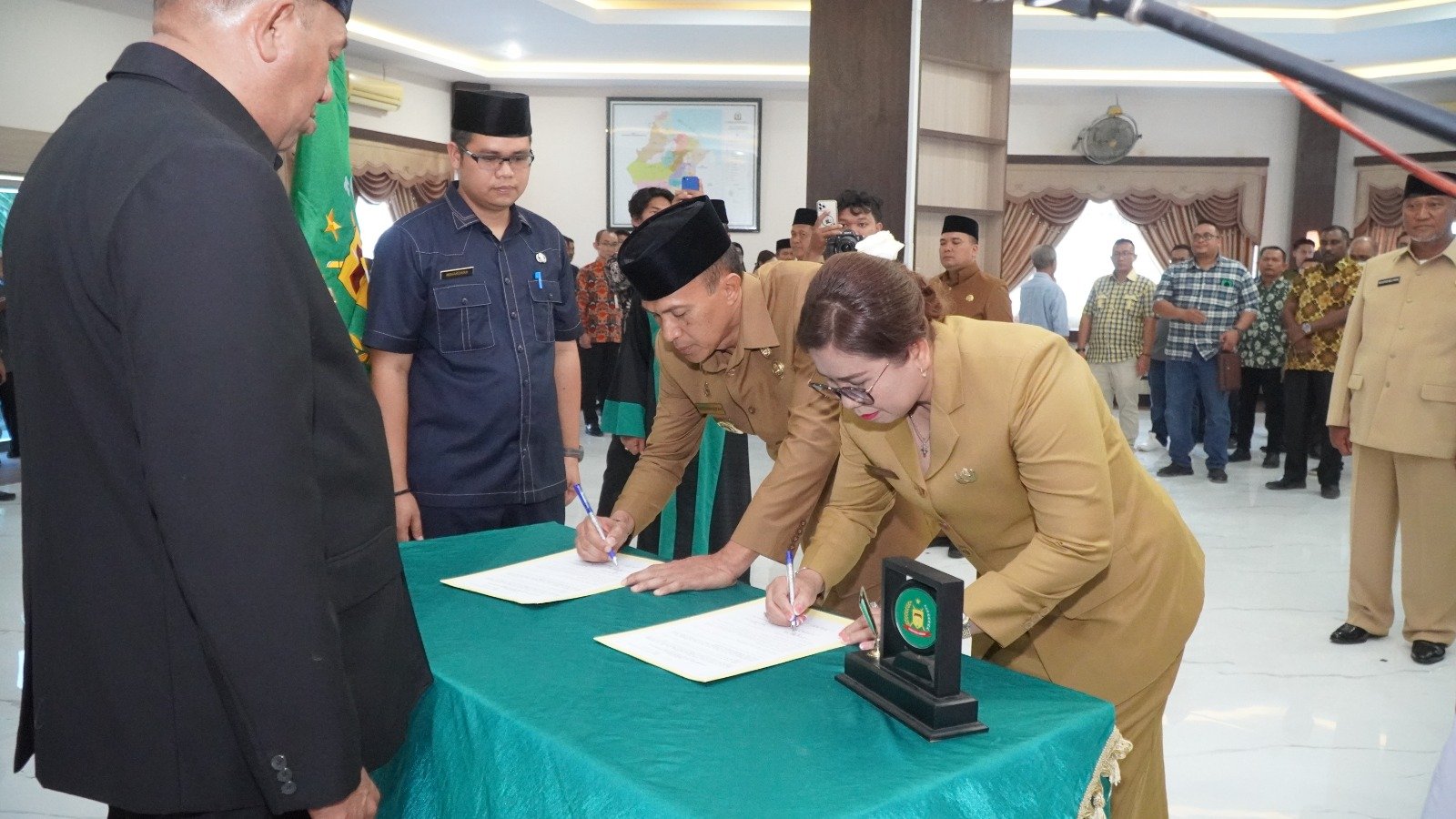 Plt Bupati Langkat Lantik 8 Pejabat Eselon II, Ingatkan Tiga Peran Pemimpin