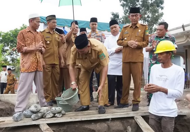 Syah Afandin Letakan Batu Pertama Pembangunan Masjid Raya Al Ikhlas